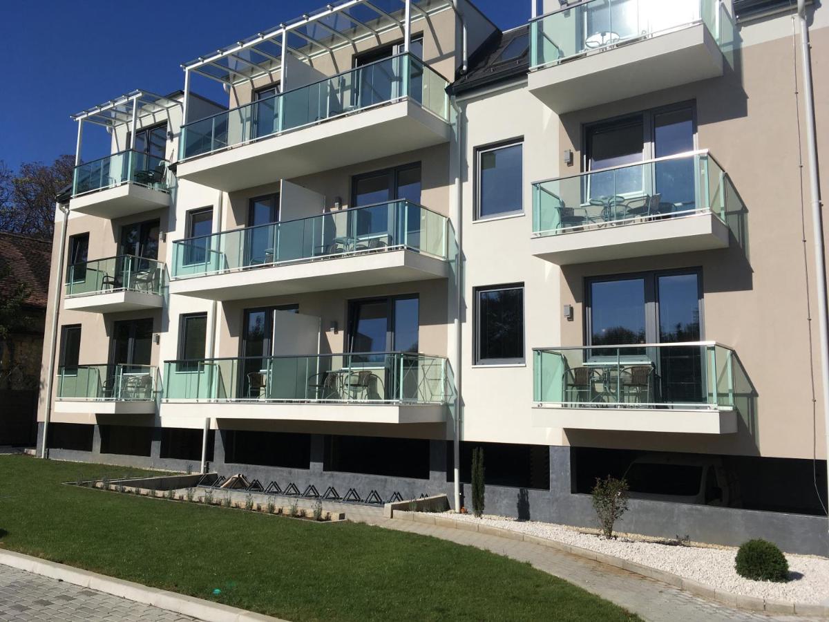 Orion Apartman Шарвар Экстерьер фото